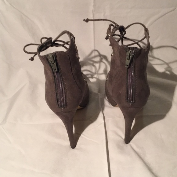 Grey Lace Heels - Picture 3 of 6